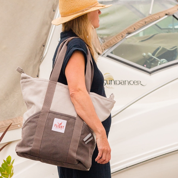 sandbar_tote_grey_scene