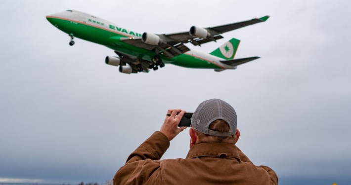 Do we like airplanes or other pilots blogpost