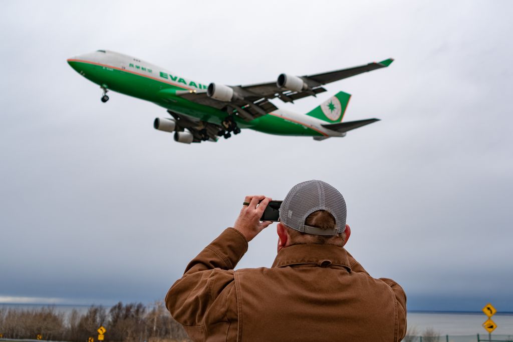 Do we like airplanes or other pilots blogpost